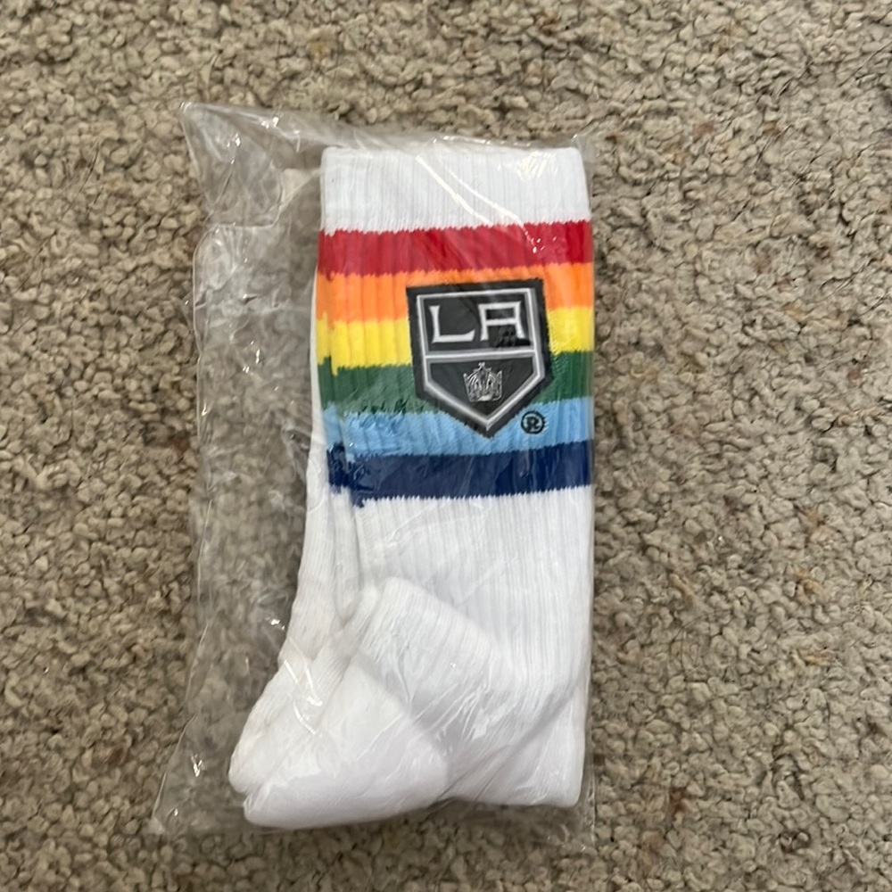 LA KINGS PRIDE TUBE SOCKS